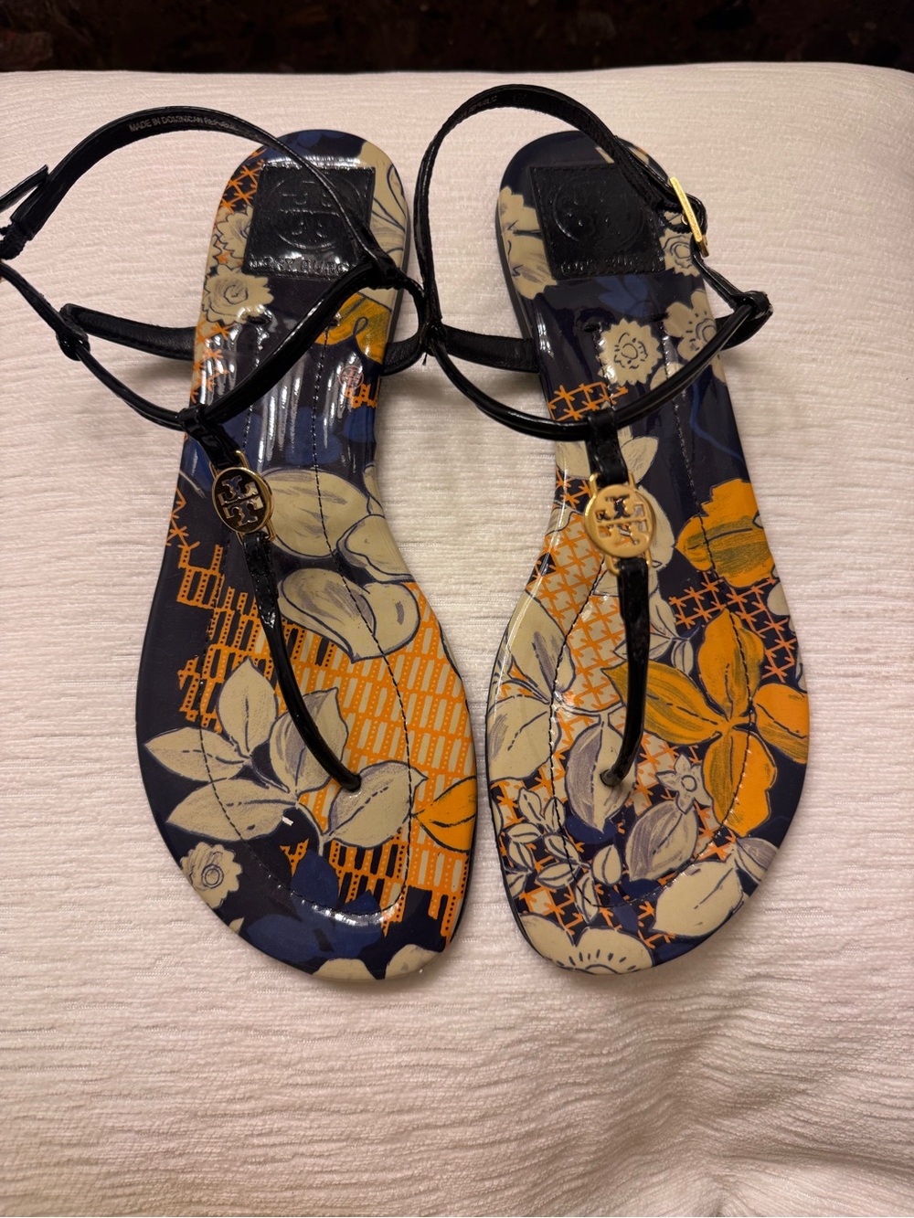 Limited edition Tory Burch Printed Miller-Style T-Strap Sandals - Picture 2 of 9